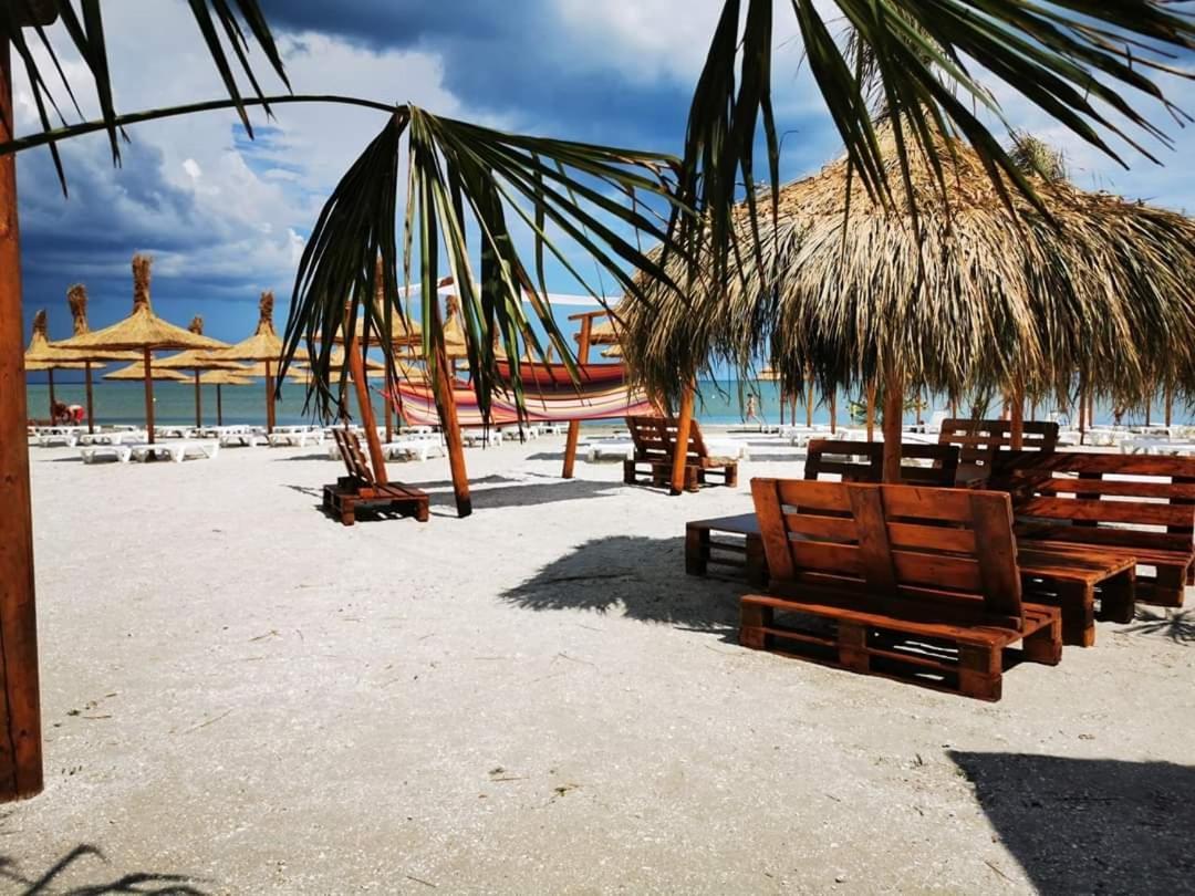 Apartment Summerland Mamaia Bagian luar foto