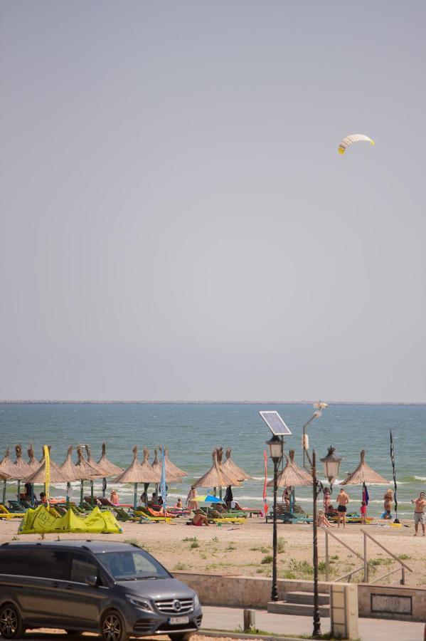 Apartment Summerland Mamaia Bagian luar foto