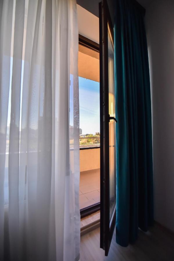 Apartment Summerland Mamaia Bagian luar foto